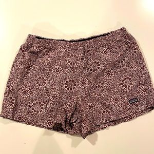 Patagonia Baggies Shorts Women’s XL Purple-Pink Patterned